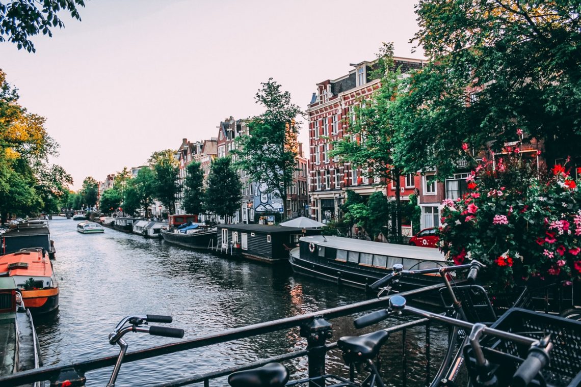 cover articol amsterdam