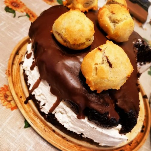 Tort Profiterol cu cremă de vanilie și ciocolată