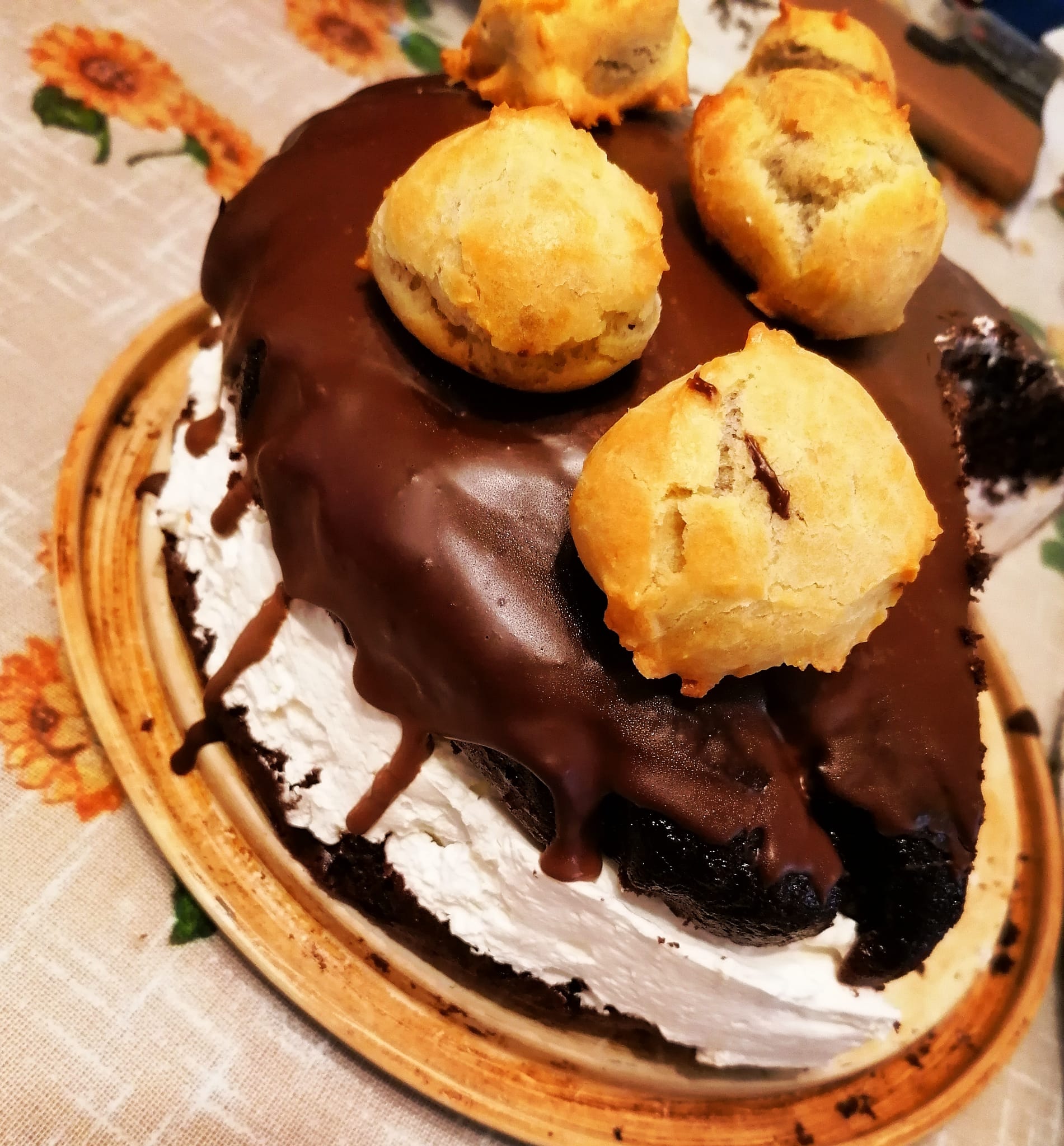 Tort Profiterol cu cremă de vanilie și ciocolată