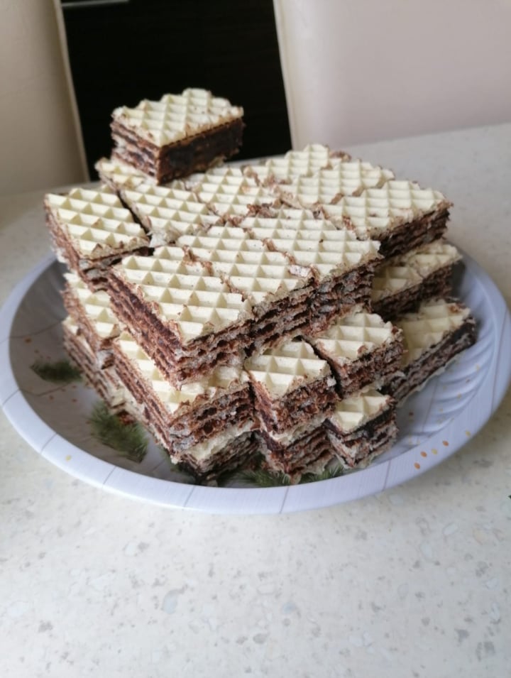 Prăjitură cu foi de napolitane